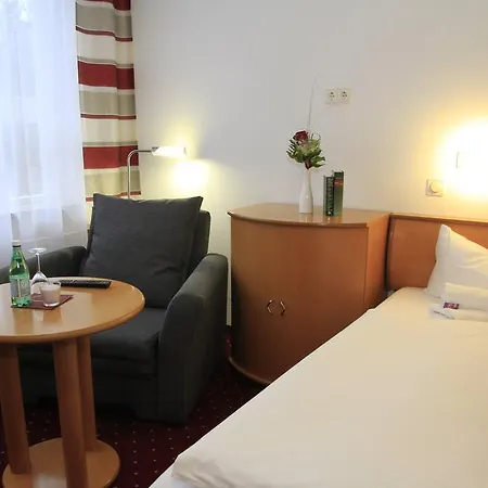 Frühstückspension Seminarhaus In Der Akademie Waren (Müritz)